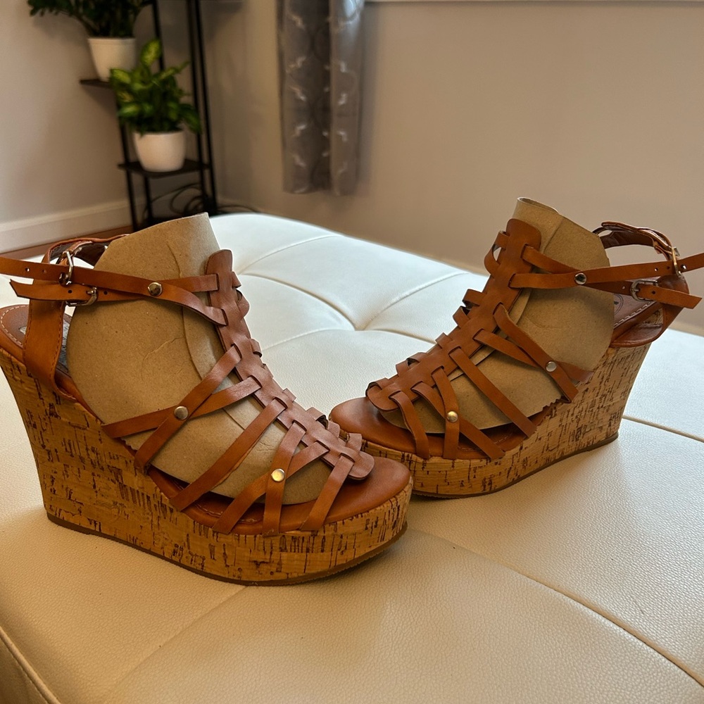 Brown Wedges